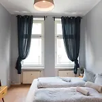 Oskars Absteige بيت شباب لبسيا