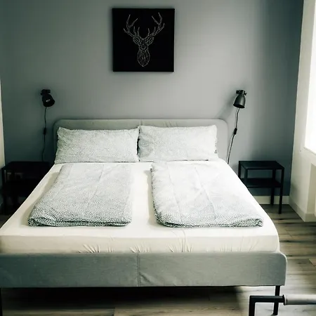 Oskars Absteige Hostel *