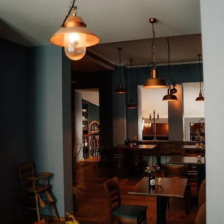 Oskars Absteige Hostel *