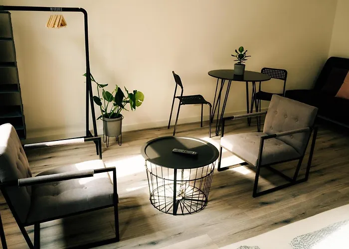 Oskars Absteige * لبسيا