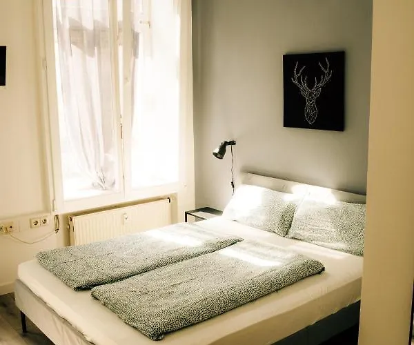 Oskars Absteige بيت شباب *