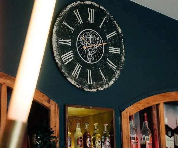 Oskars Absteige بيت شباب لبسيا